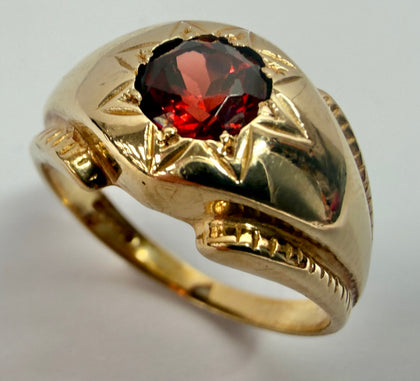 9ct gold Garnet single stone ring size R 1/2