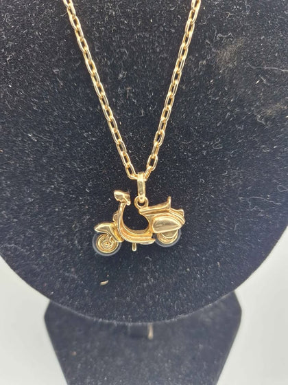 14ct Yellow Gold Link Chain Necklace With Vespa Moped Pendant - 12.15 Grams - 20