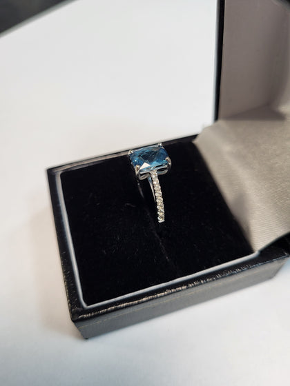 14ct White Gold Ring with Blue & Clear Stones - Size K - 2.63g total