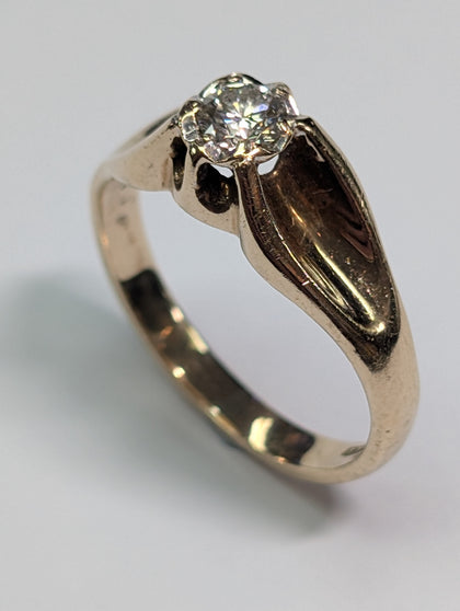 9CT GOLD DIAMOND RING