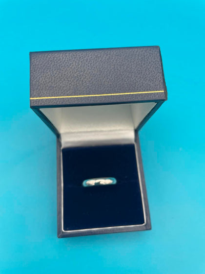 9ct white gold ring