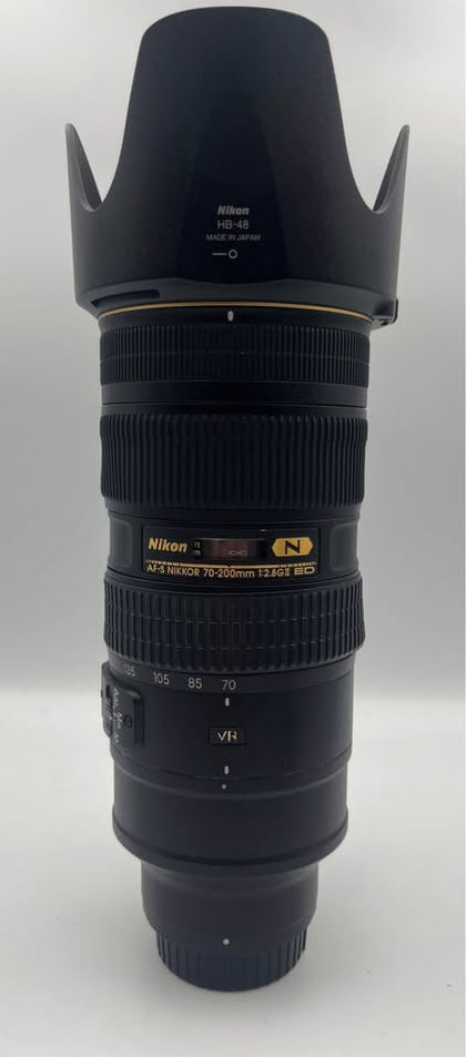 NIKON AF-S NIKKOR 70 - 200mm f/2.8G ED VRII WITH NIKON HB48 LENSE HOOD