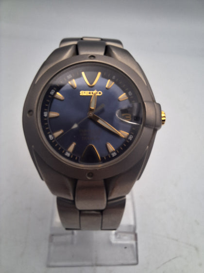 Seiko titanium perpetual calendar quartz men's watch with new seiko battery and calibration.