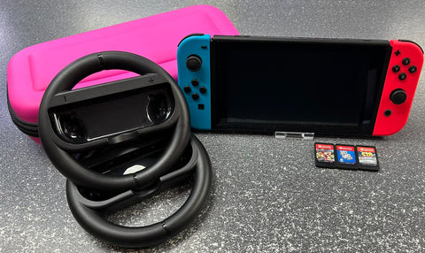 Nintendo Switch - 3 Games And 2 Wheel Accessories