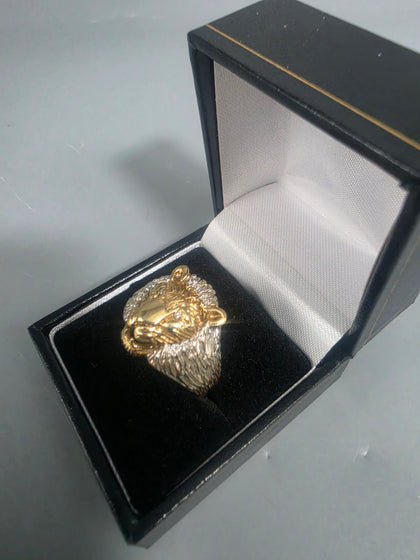 9ct Gold Ring  375 7.9G lion face Size U