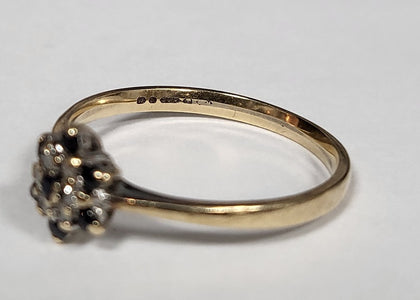 9ct Yellow Gold Ring With Clear And Black Stones - 1.49G - Size O - Hallmarked