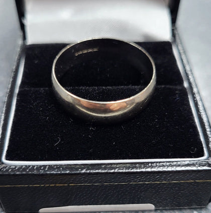 18CT - White Gold Band Ring - 4.83g - Size W. Hallmarked