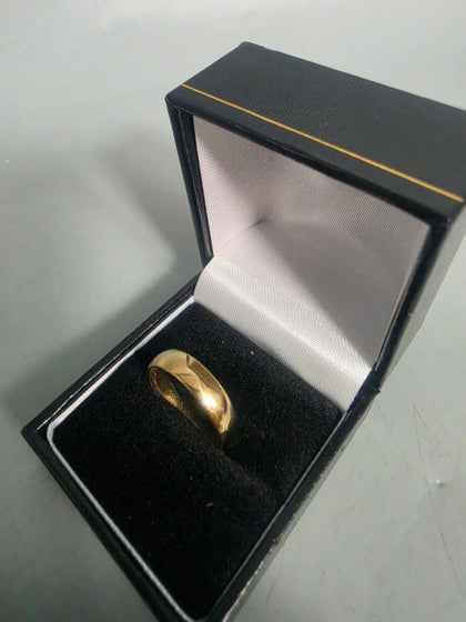 9ct gold ring 3.9G 375 Size O