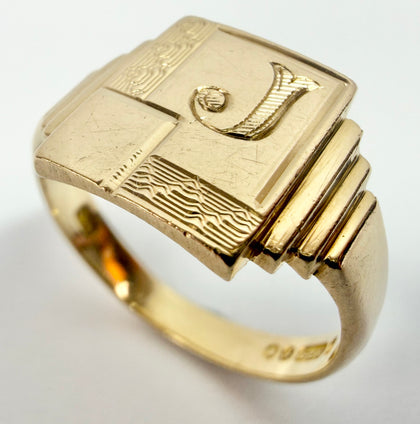 9ct yellow gold rectangle signet ring with the letter J size S