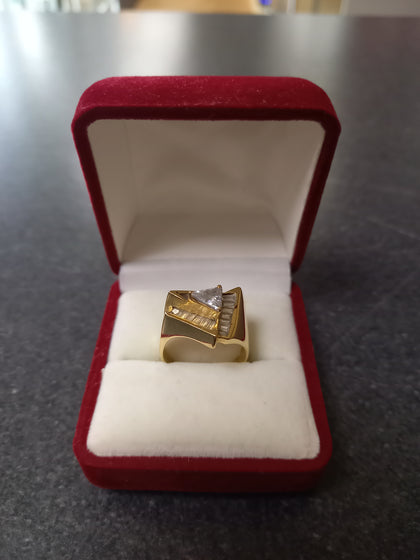 Stunning 14ct Gold Ring Size-N 1/2