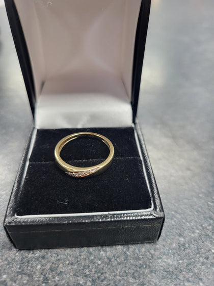 9ct Yellow Gold Ring With Clear Stones - 1.78G - Size N. Hallmarked