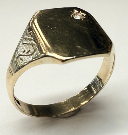 9ct gold signet ring size V