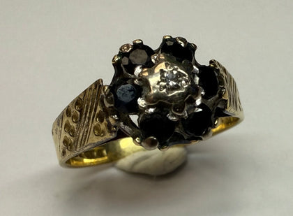 VINTAGE 18CT GOLD DIAMOND AND SAPPHIRE RING SIZE M