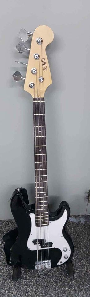 3rd Ave Entry Level 4-Stringed Solid Body Electric Bass - Black & White - Unboxed