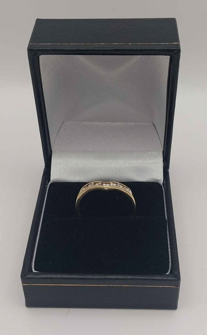 375 9ct Yellow gold wishbone style ring 1.5g with white stones size Q