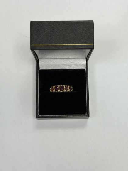 18ct Gold Ladies Garnet Ring , Red Stones ( Size Q ) 4.04g - ** Hallmarked **