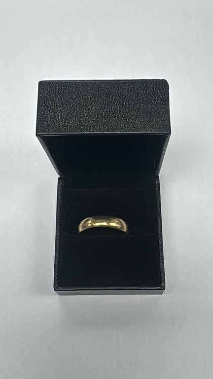 9Kt gold wedding band 5.1Grams.