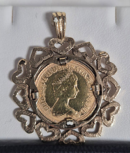 22ct 1982 Half sovereign - In 9ct Mount - Total 9.16G. Hallmarked