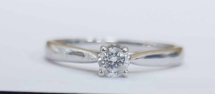 9ct White Gold Ring With Clear Stones - 2.19G - Size M - Hallmarked