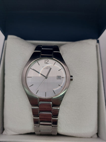 Citizen Vintage Quartz Men's Silver Watch  with SPARE LINKS and  MANUALS