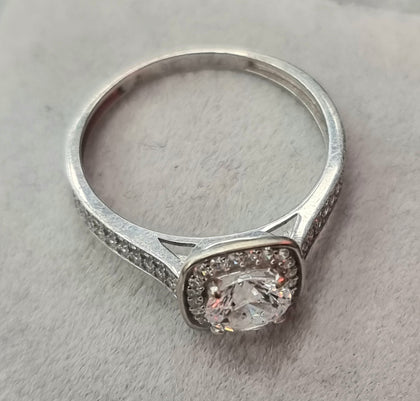 9ct White Gold CZ Ring Size 