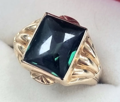 9ct Gold Ring with Green Stone S1/2