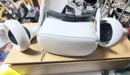 Meta Quest 2 — Advanced All-In-One Virtual Reality Headset , 64 GB - White (Renewed)