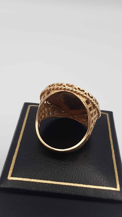 George V 22ct Full SOVEREIGN 1912 (7.9g) mounted in a yellow gold 9ct (6g) Ring size S with presentation box