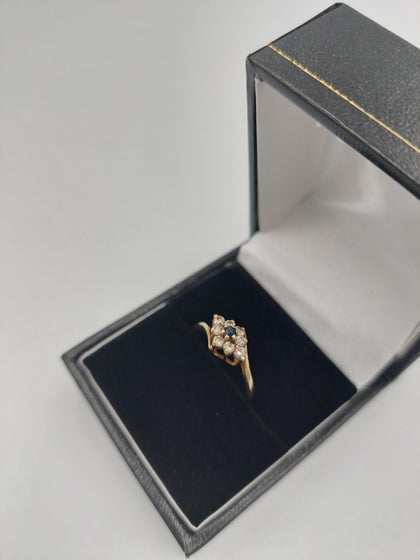 9K Gold Ring with Zirconia Stones. 375 Hallmarked, 1.30Grams, Size: L