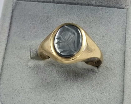 9ct Gold Centurian Signet Ring Size 