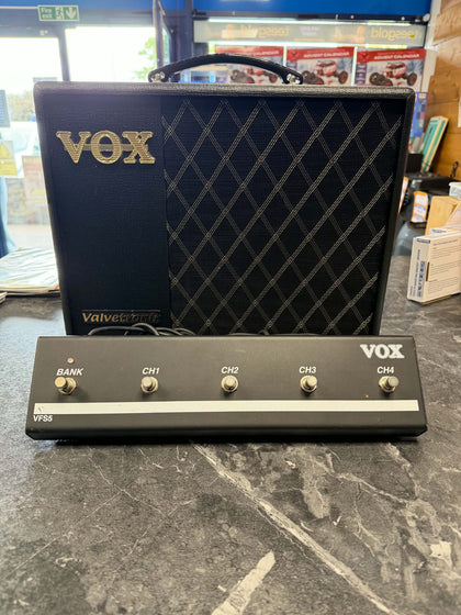 VOX VALVETRONIX VT20x Guitar Amp with VOX VFS5 Footswitch