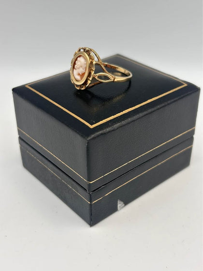 9CT 375 HALLMARKED, YELLOW GOLD RING, RING SIZE :O / 25G, BOXED