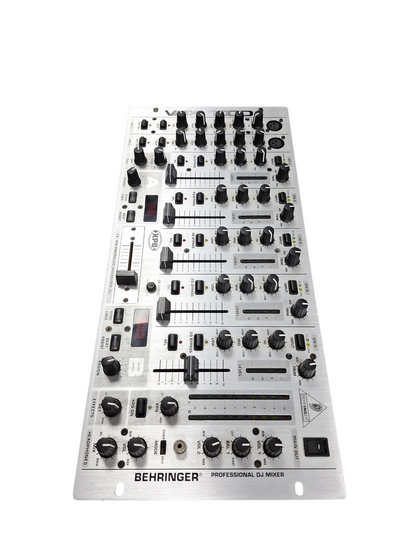 The Behringer Pro Mixer VMX1000 is a 7-channel DJ mixer .