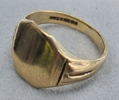 9ct gold signet ring.