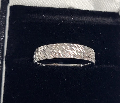 Beautiful 9ct White Gold Patterned Ring - 1.24G - M/N - Hallmarked