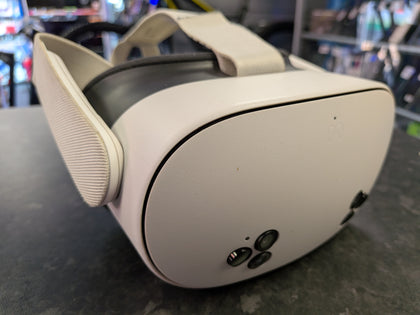 Meta Quest 3s Vr Gaming Headset & 2 x Controllers