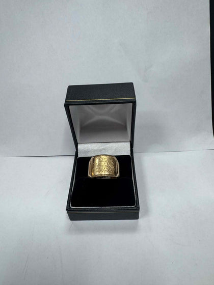 9ct 10 .7g Gold Ring - Size T - **Hallmarked**