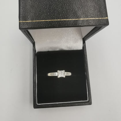 18ct(750) DIA Engagement  Ring3.5G Size M Hallamrked & Tested