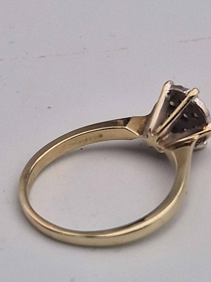 9ct Yellow Gold CZ Cluster Ring - 2.91 Grams - Size Q