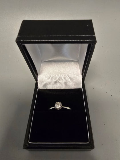 18CT White Gold Ring 750 1.6G Size M