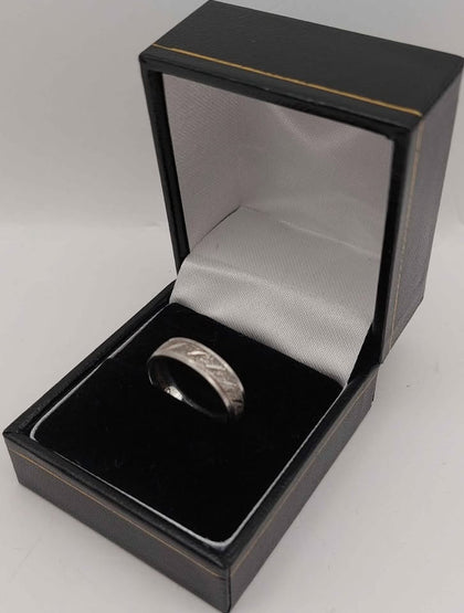 9ct white gold wedding bad for him size N 2.33g Boxed
