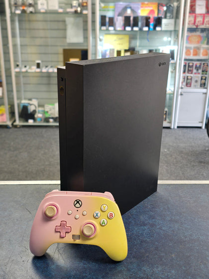 Xbox one x 1tb console