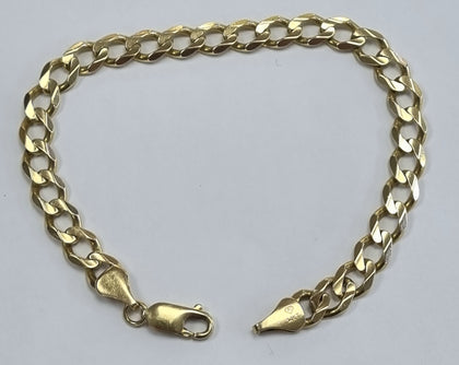 14 ct GOLD CURB BRACELET.