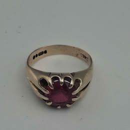 Vintage 9ct Yellow Gold Ruby Signet Ring - Size M - 5.12 Grams