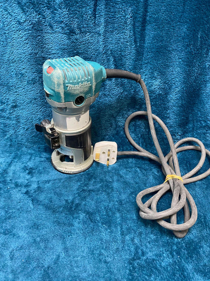 * Makita Trim Router RT0700CX4/2