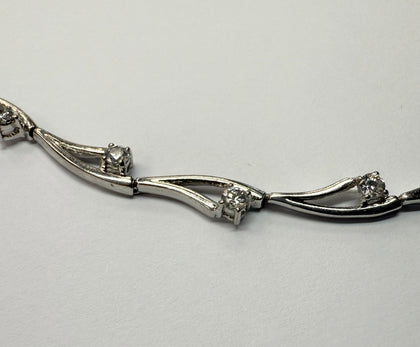 9ct White Gold Bracelet with stones 7.5