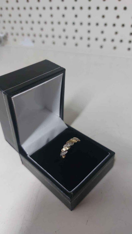 9ct Yellow Gold Ring With Glass Stones - 1.41 Grams - Size M.