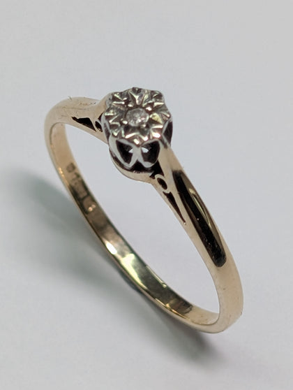 9CT GOLD DIAMOND RING