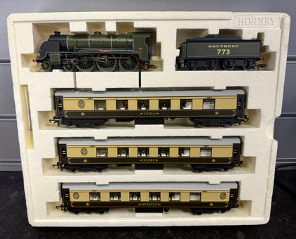 Hornby- The White Pullman Train Pack R 2797M (00gauge)- Boxed