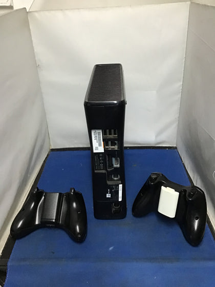 Xbox 360 Console + 2 Pads